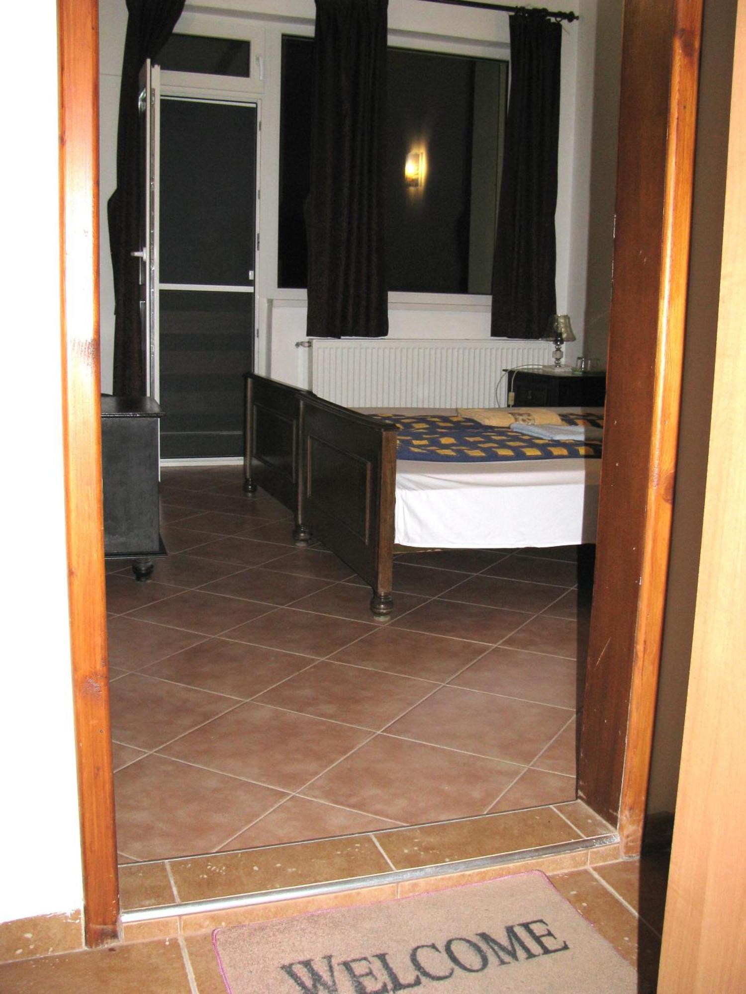 Samovodene Guest House Familia מראה חיצוני תמונה