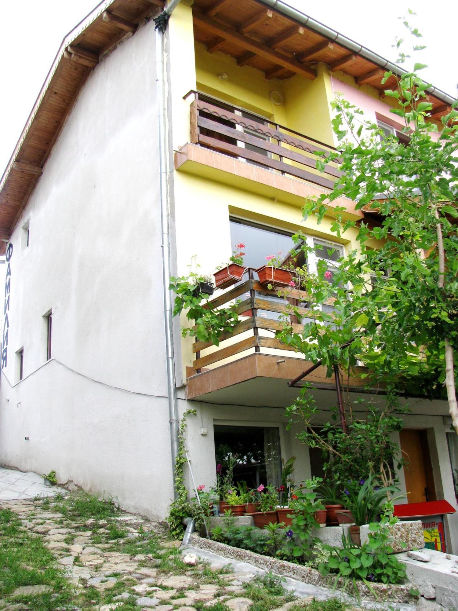 Samovodene Guest House Familia מראה חיצוני תמונה